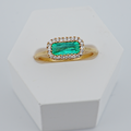 Título: Anillo Cluster de Esmeralda Natural en Oro18K, 24 Diamantes.