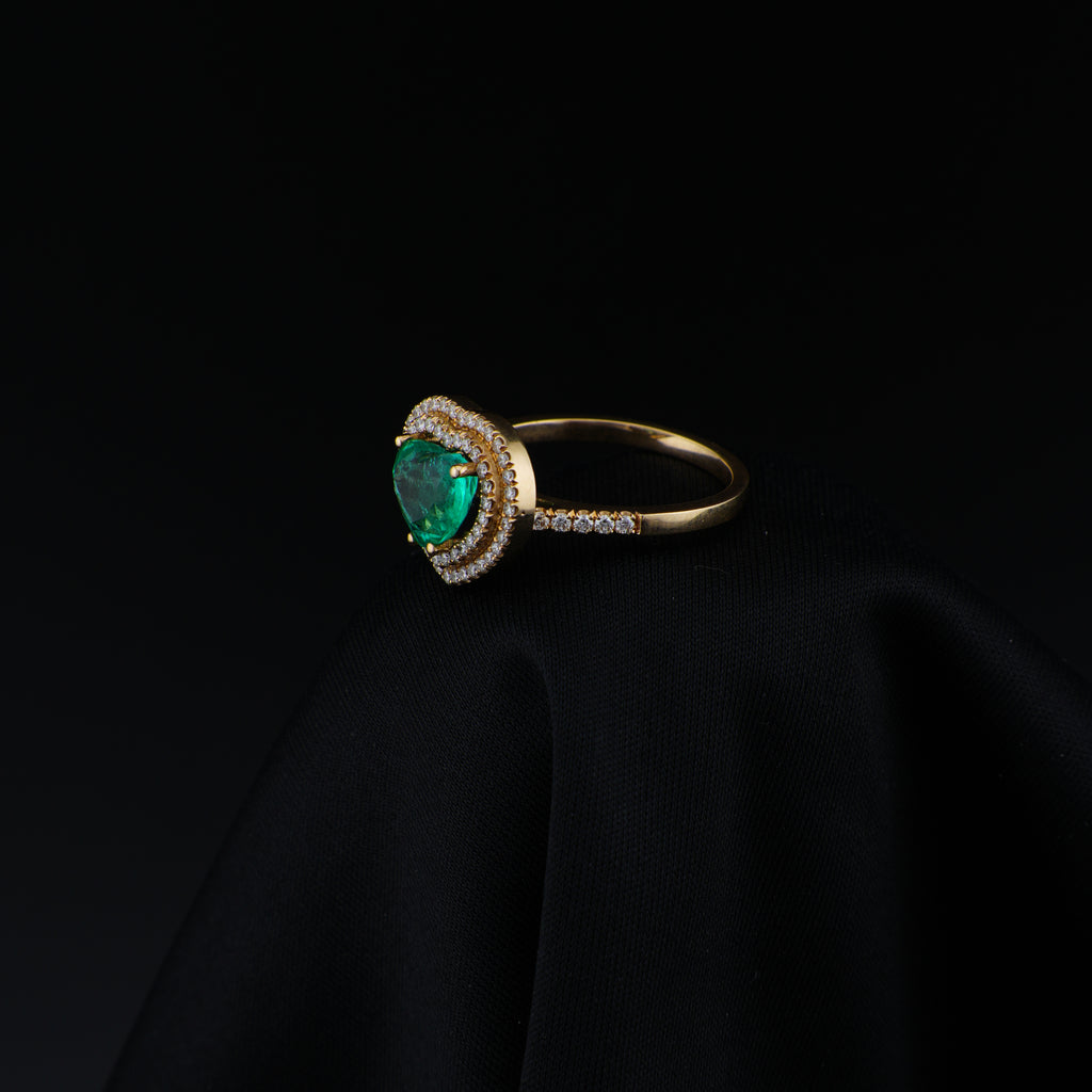 Anillo Corazón de Esmeralda de Muzo, Oro 18k, Menor F1, 70 Diamantes