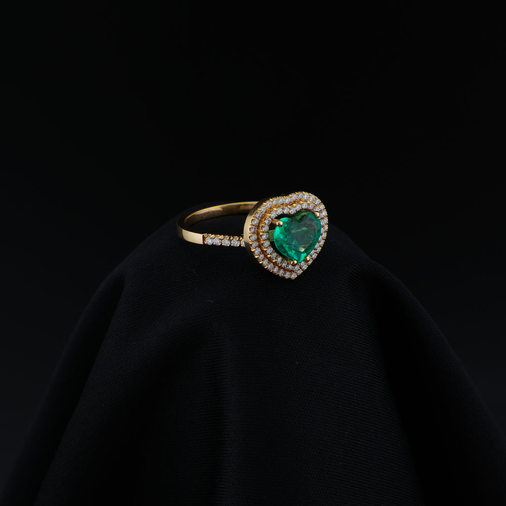 Anillo Corazón de Esmeralda de Muzo, Oro 18k, Menor F1, 70 Diamantes