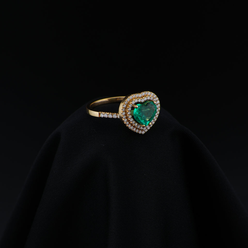 Anillo Corazón de Esmeralda de Muzo, Oro 18k, Menor F1, 70 Diamantes