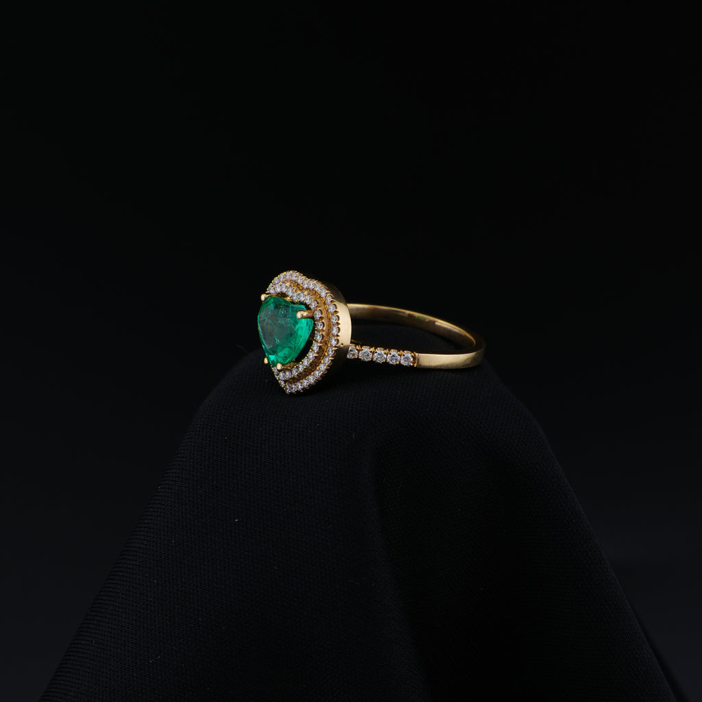 Anillo Corazón de Esmeralda de Muzo, Oro 18k, Menor F1, 70 Diamantes