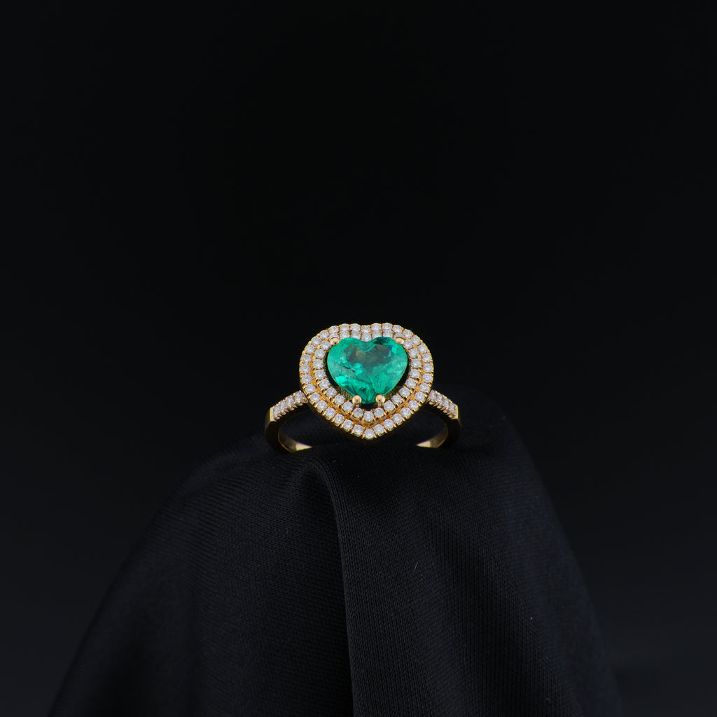 Anillo Corazón de Esmeralda de Muzo, Oro 18k, Menor F1, 70 Diamantes