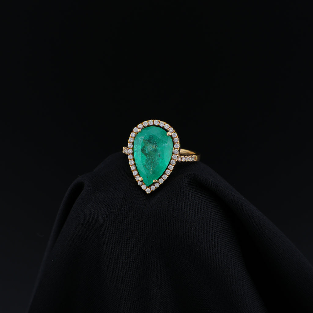 Anillo de Esmeralda Lágrima de Muzo, Oro 18k, Talla 6.5