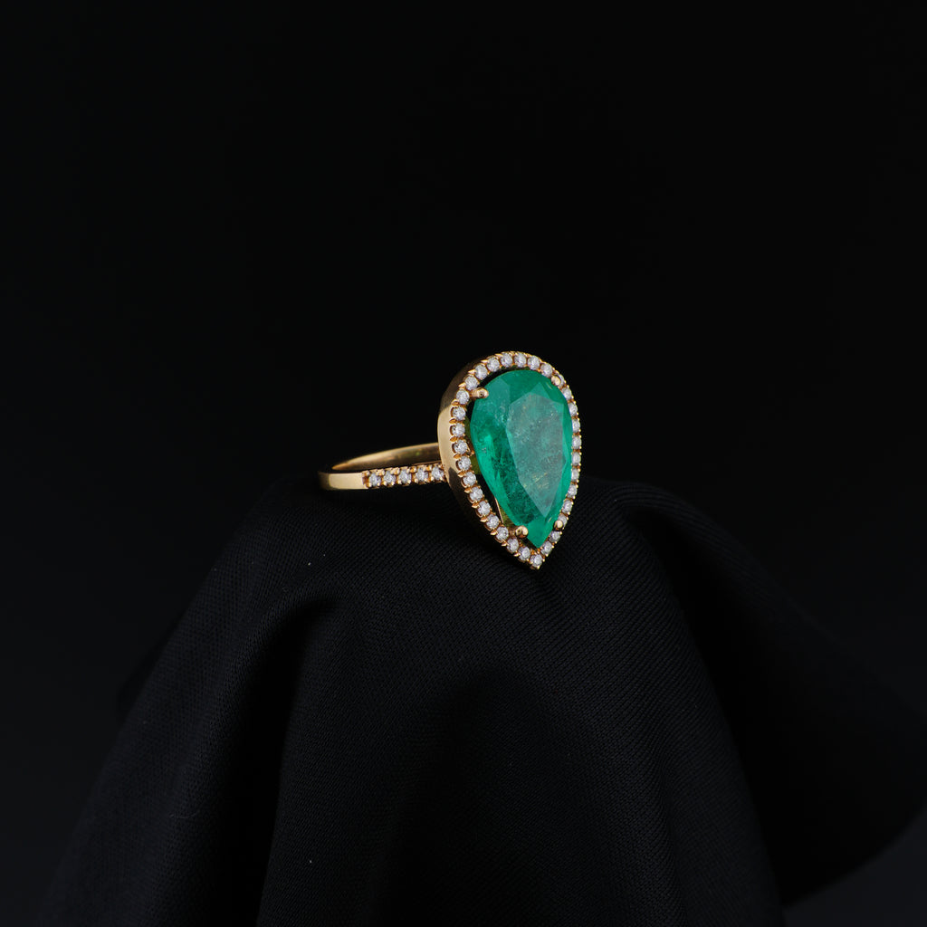 Anillo de Esmeralda Lágrima de Muzo, Oro 18k, Talla 6.5