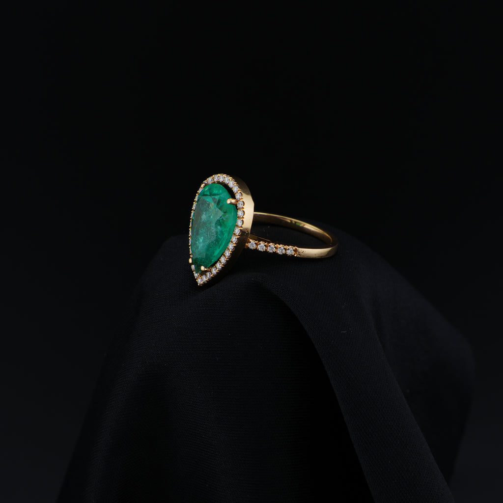 Anillo de Esmeralda Lágrima de Muzo, Oro 18k, Talla 6.5