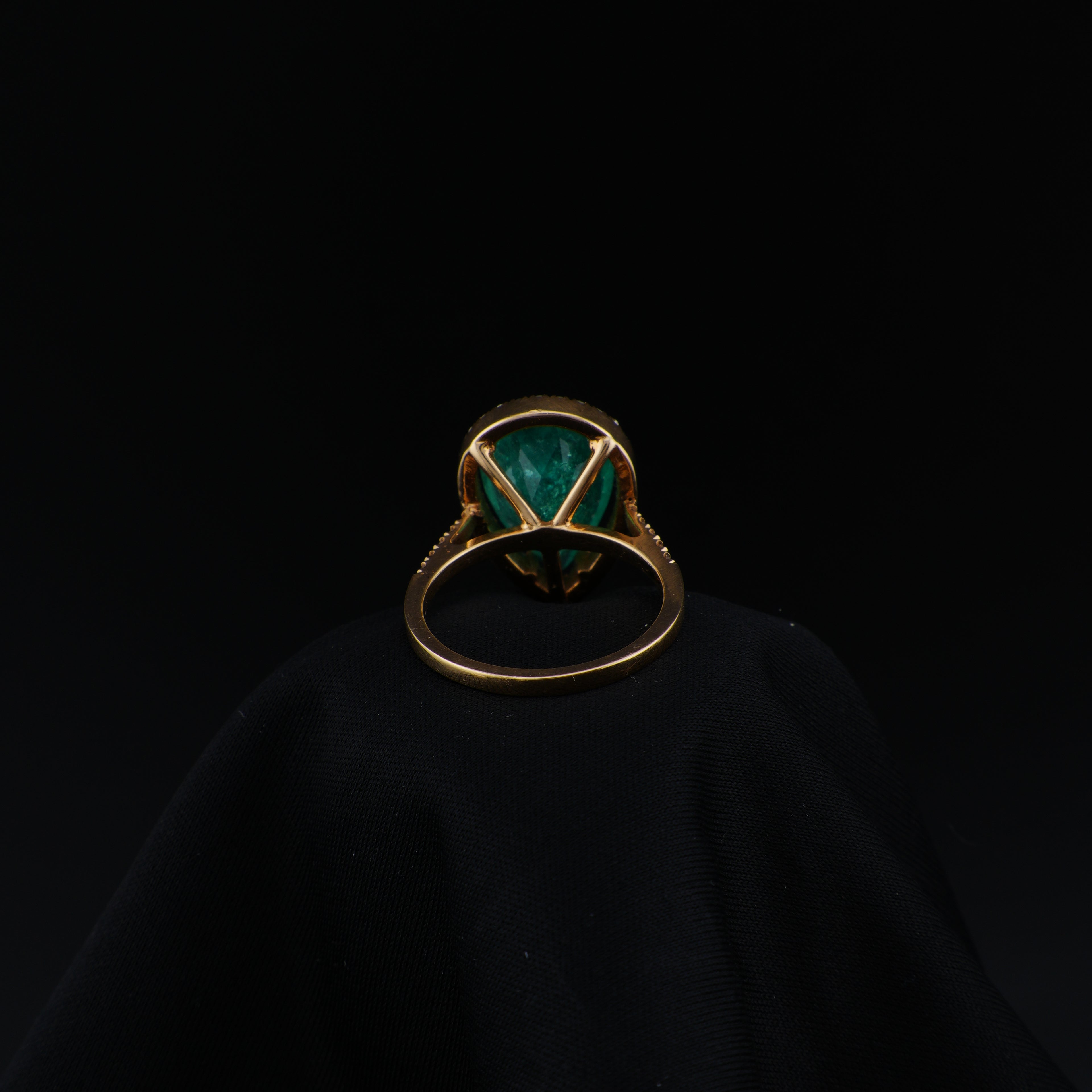 Anillo de Esmeralda Lágrima de Muzo, Oro 18k, Talla 6.5