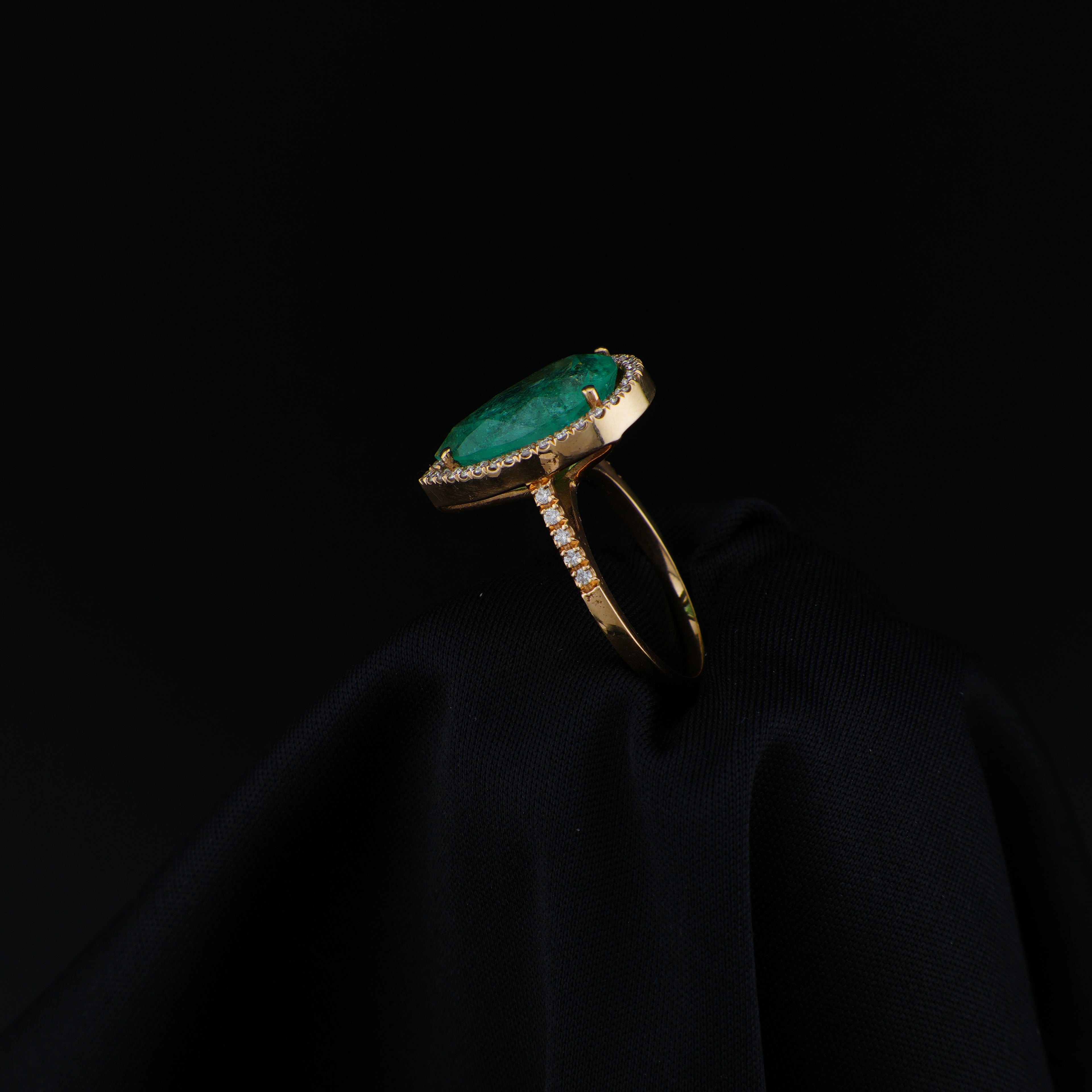 Anillo de Esmeralda Lágrima de Muzo, Oro 18k, Talla 6.5