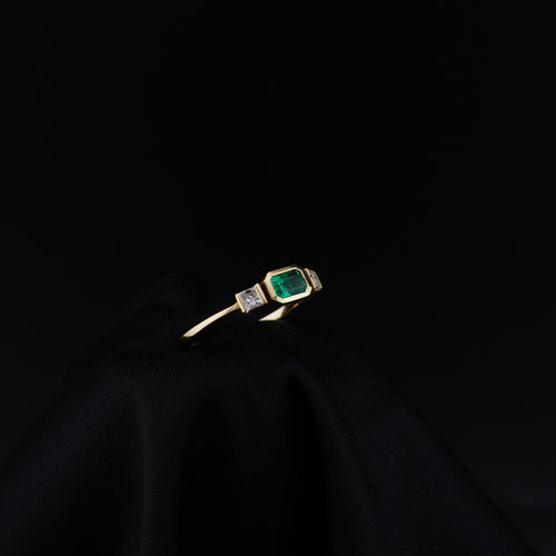Anillo de Esmeralda Rectangular de Muzo, Oro Amarillo 18k, Talla 7, Verde Vivo