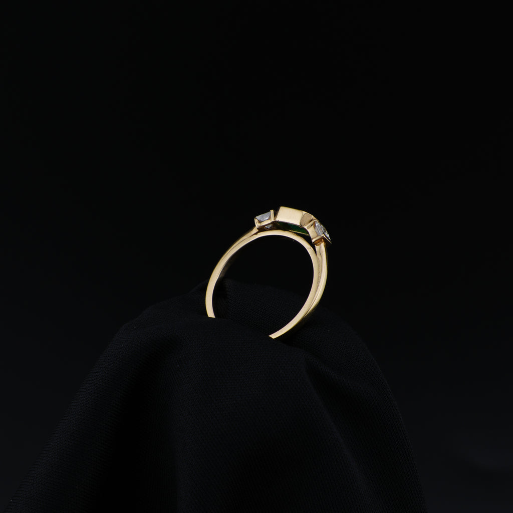 Anillo de Esmeralda Rectangular de Muzo, Oro Amarillo 18k, Talla 7, Verde Vivo