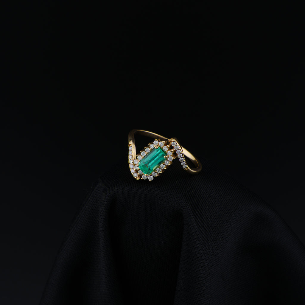 Anillo de Esmeralda Rectangular en Oro 18k, Talla 8.5, Certificado
