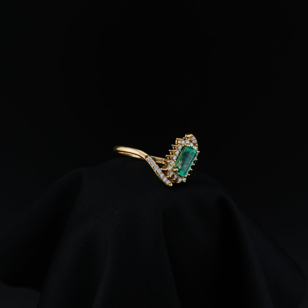 Anillo de Esmeralda Rectangular en Oro 18k, Talla 8.5, Certificado