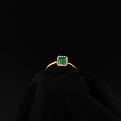 Anillo Cluster de Esmeralda Cuadrada de Muzo y 18 Diamantes Naturales en Oro 18K