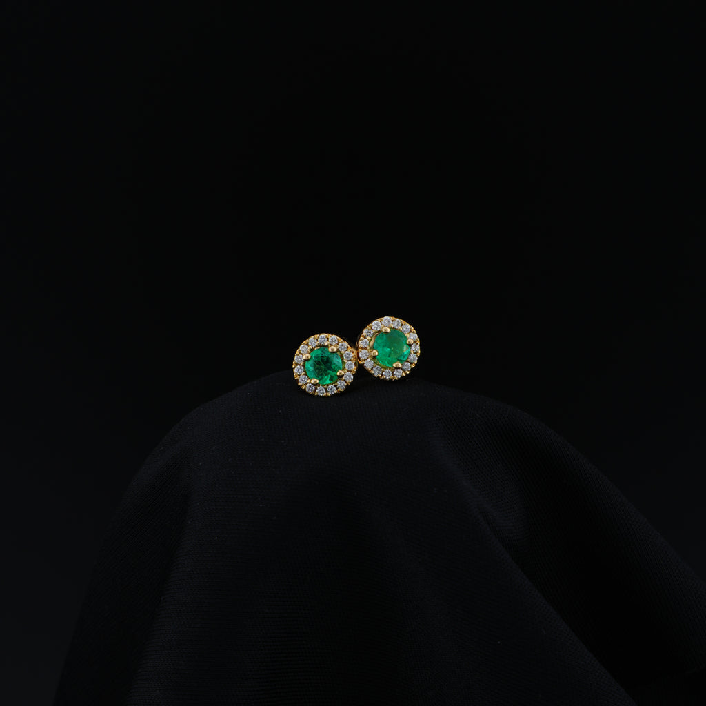 Aretes de Esmeralda Cluster en Uña, Oro 18k, Talla Estándar