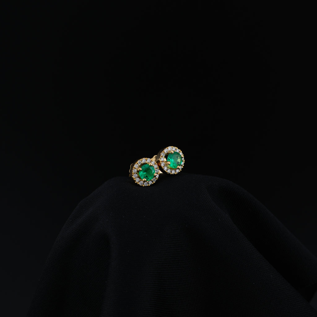 Aretes de Esmeralda Cluster en Uña, Oro 18k, Talla Estándar