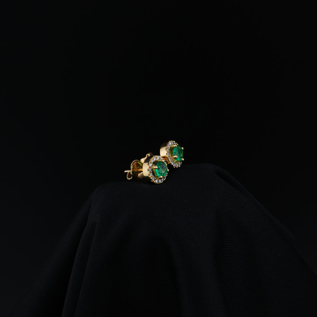 Aretes de Esmeralda Cluster en Uña, Oro 18k, Talla Estándar