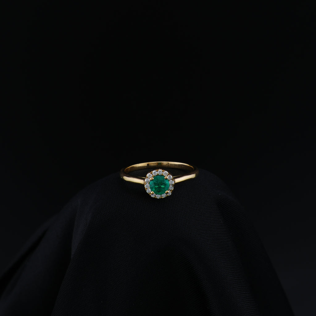 Anillo de Oro 18K, Esmeralda Central Natural, Talla 7