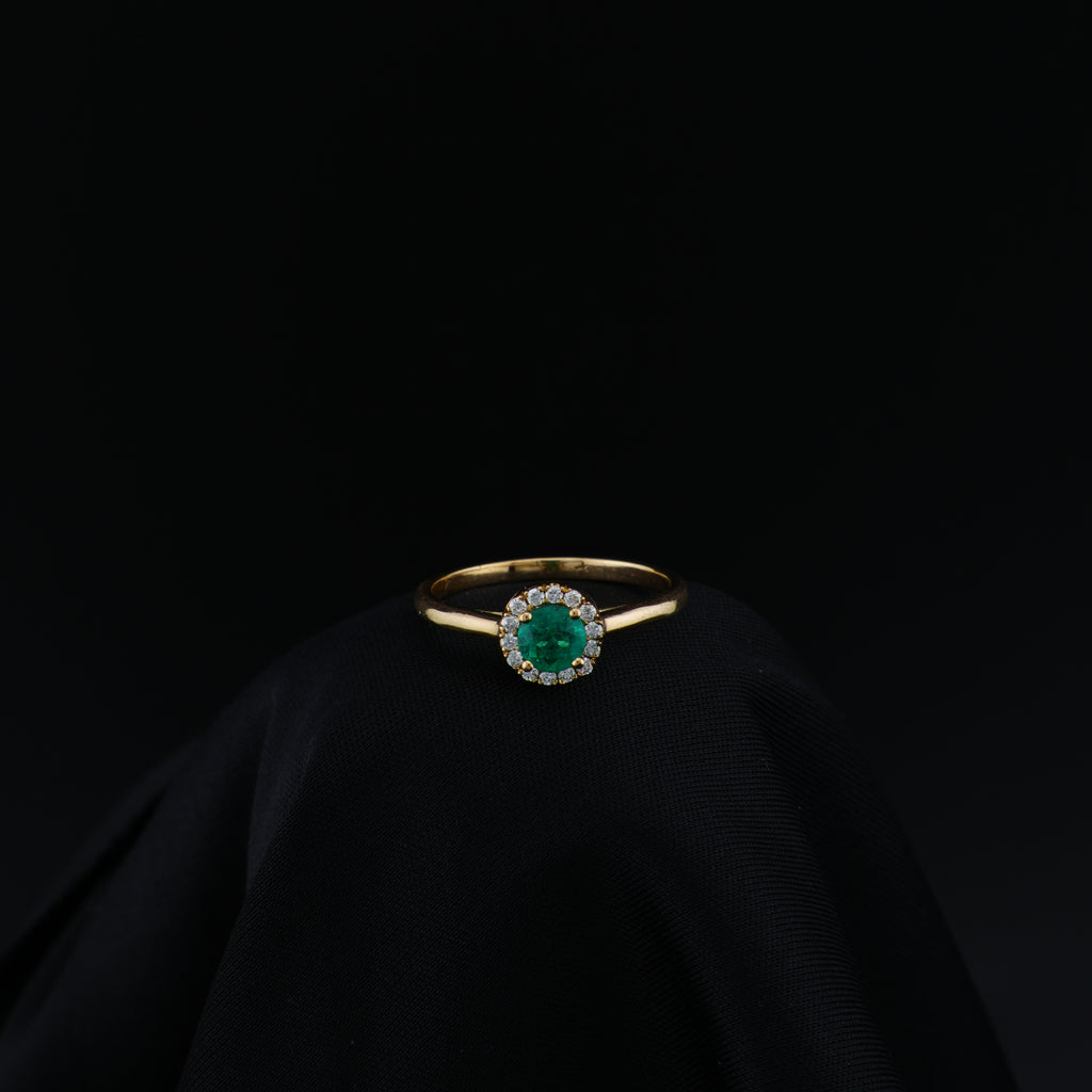 Anillo de Oro 18K, Esmeralda Central Natural, Talla 7