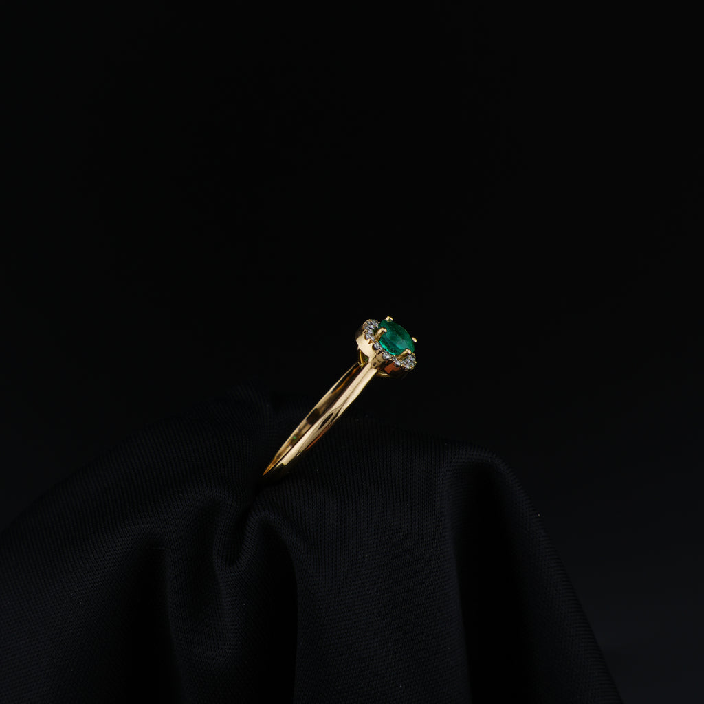 Anillo de Oro 18K, Esmeralda Central Natural, Talla 7