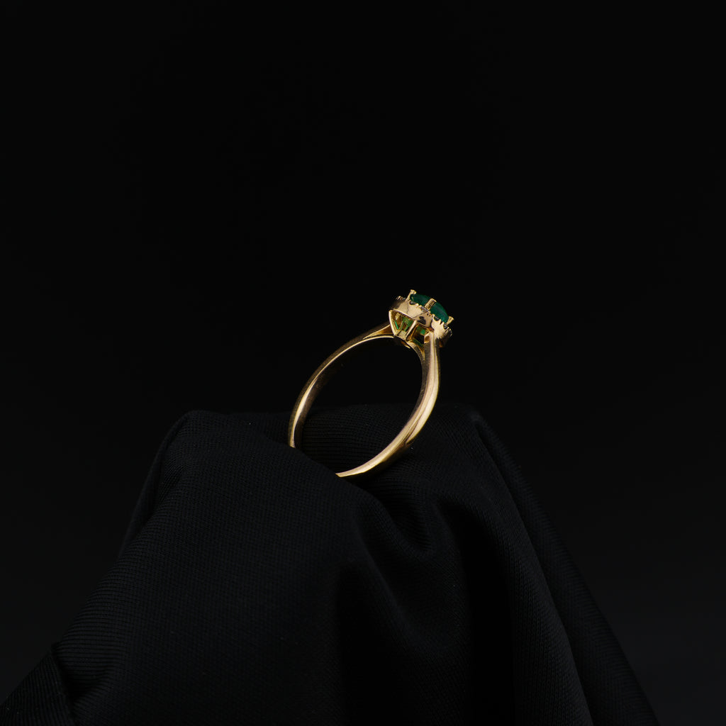 Anillo de Oro 18K, Esmeralda Central Natural, Talla 7