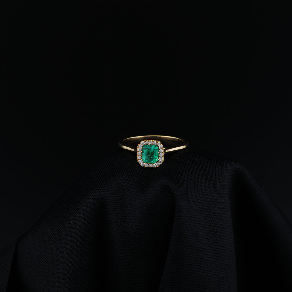 Anillo Cluster de Esmeralda Colombiana de Muzo 18K con 20 Diamantes Naturales | Pieza Única