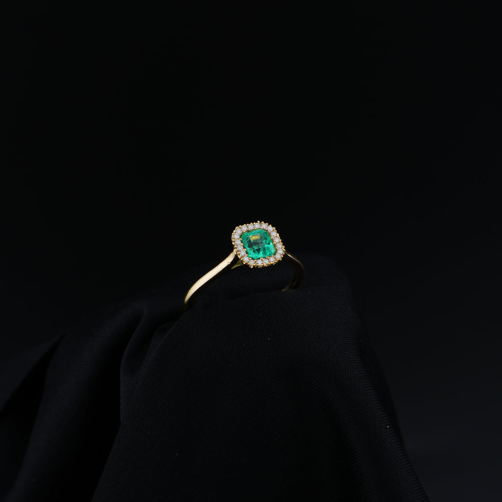 Anillo Cluster de Esmeralda Colombiana de Muzo 18K con 20 Diamantes Naturales | Pieza Única