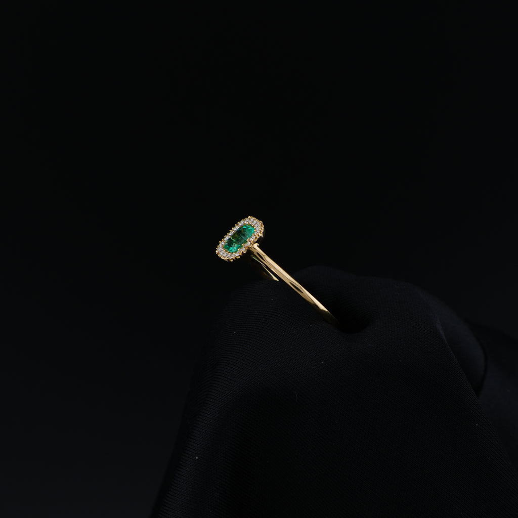 Anillo Cluster de Esmeralda Cuadrada de Muzo y 18 Diamantes Naturales en Oro 18K
