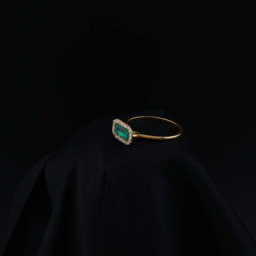Anillo Cluster de Esmeralda Natural en Oro 18K con 24 Diamantes Naturales