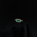 Título: Anillo Cluster de Esmeralda Natural en Oro18K, 24 Diamantes.