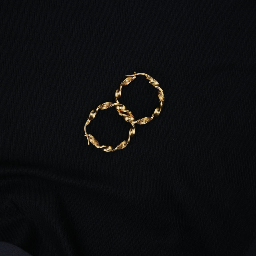 Aretes Candonga Tipo Melcocha en Oro 18K