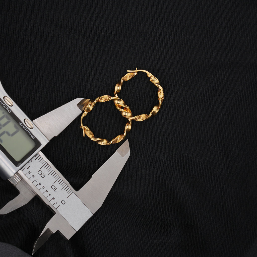 Aretes Candonga Tipo Melcocha en Oro 18K
