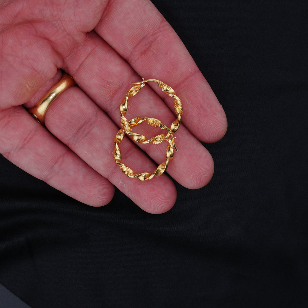 Aretes Candonga Tipo Melcocha en Oro 18K