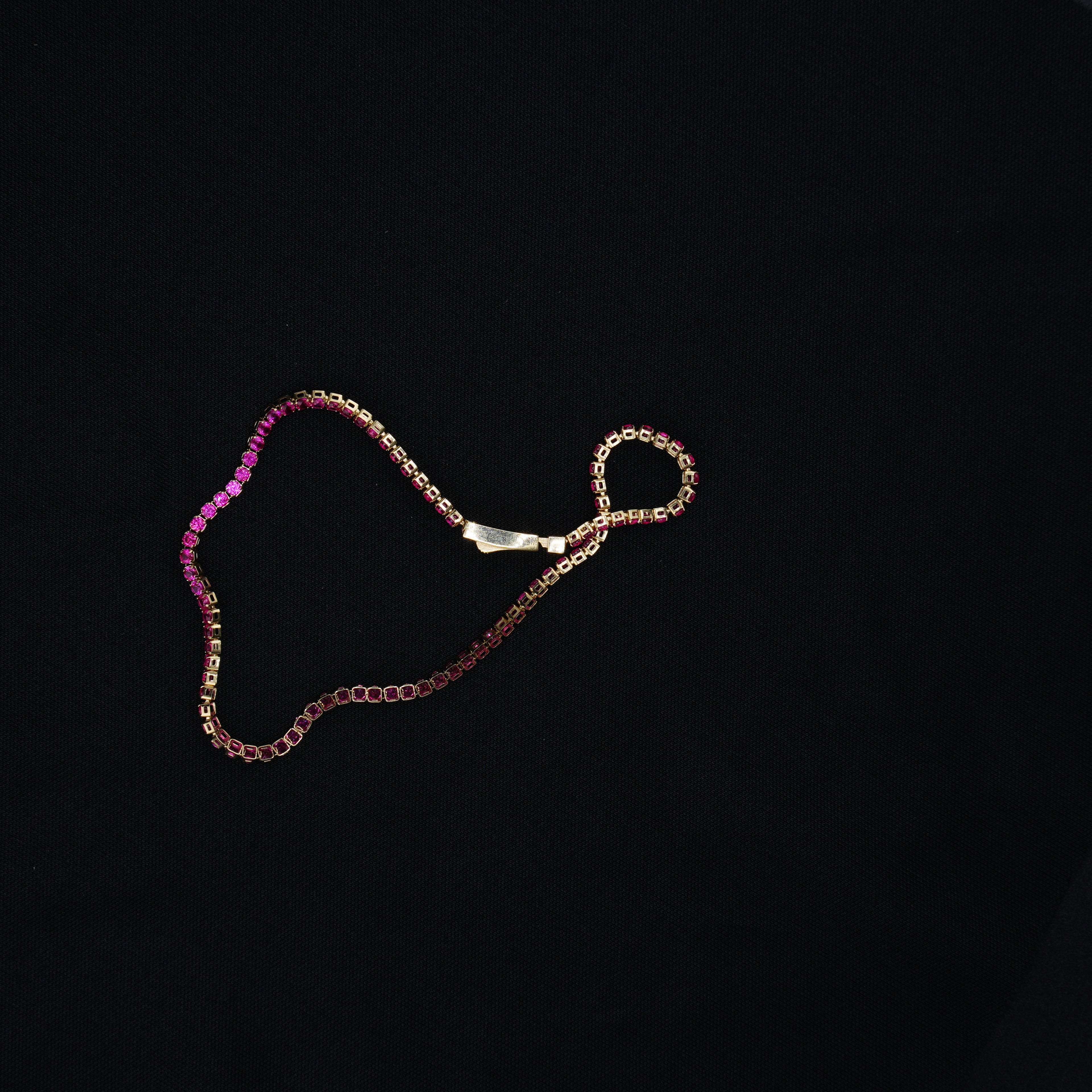 Pulsera Sin Fin en Oro 18K con Cristales Swarovski Rojos y Fucsia