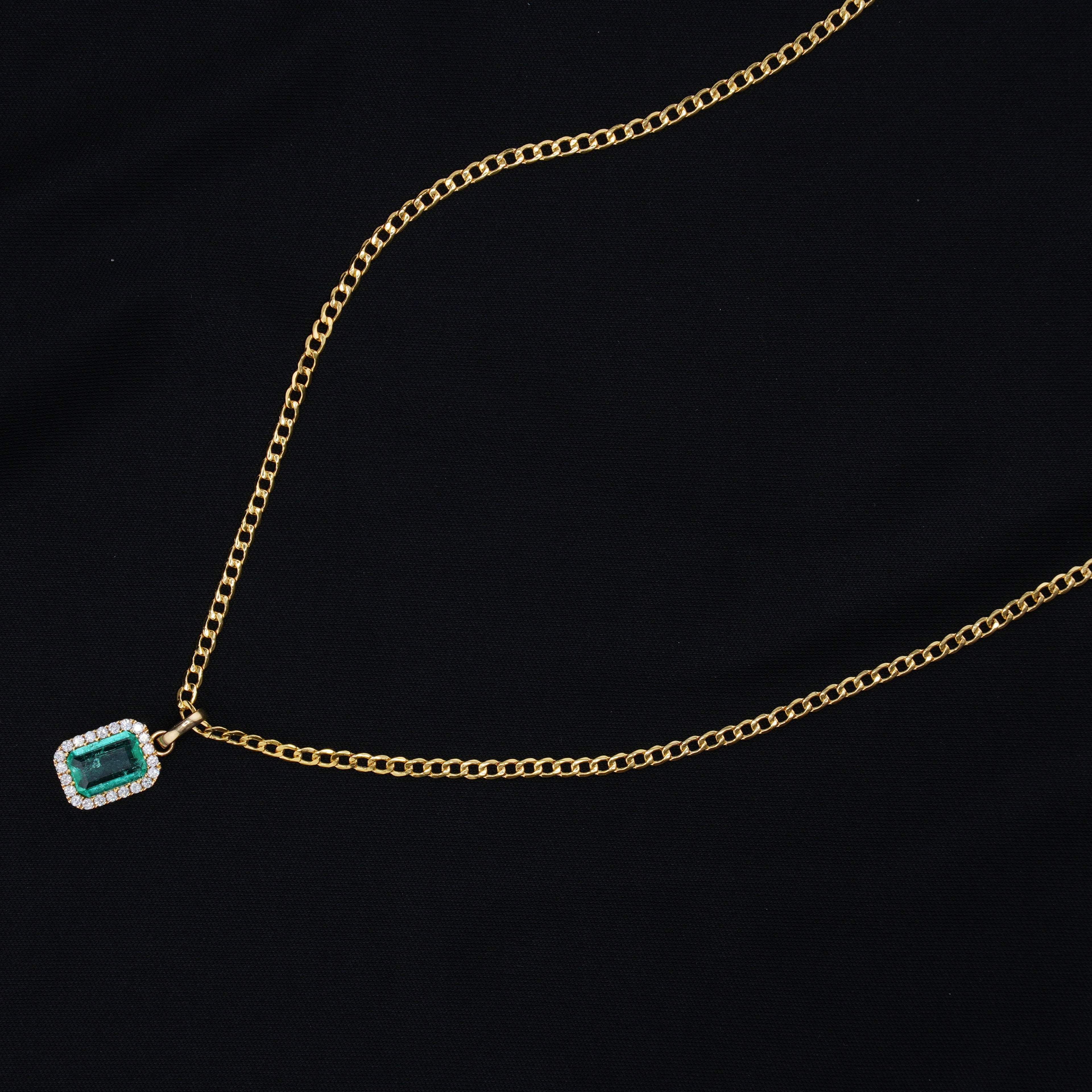 Dije de Esmeralda Natural Colombiana en Oro 18K (Solo el Dije)