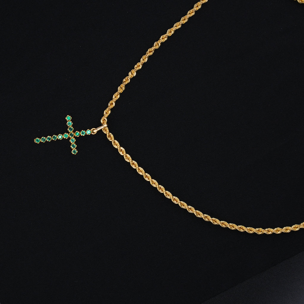 Cadena Tejido Lazo en Oro 18K con Cruz de 16 Esmeraldas Naturales