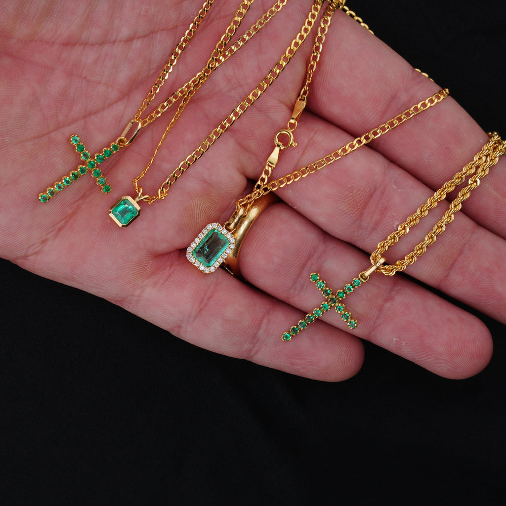 Cadena de 60 cm en Oro 18K con Dije de Esmeralda Natural Cuadrada