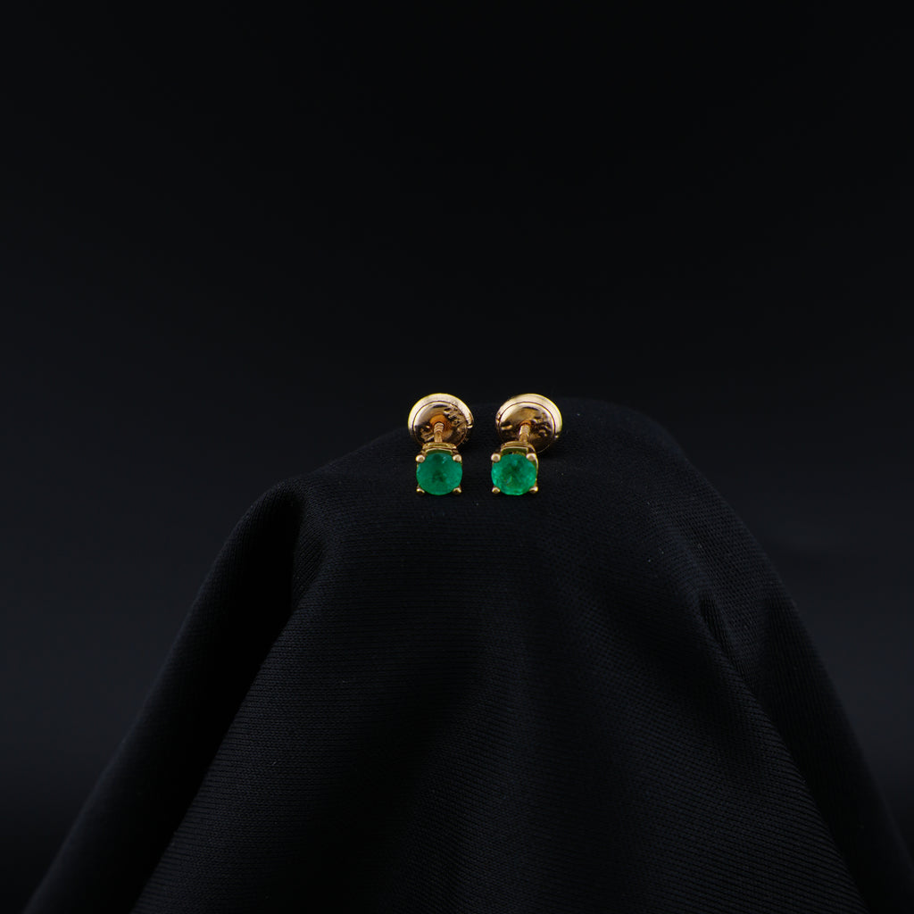 retes de Esmeralda Natural Redonda 3.9 mm en Oro 18K con Broche de Seguridad