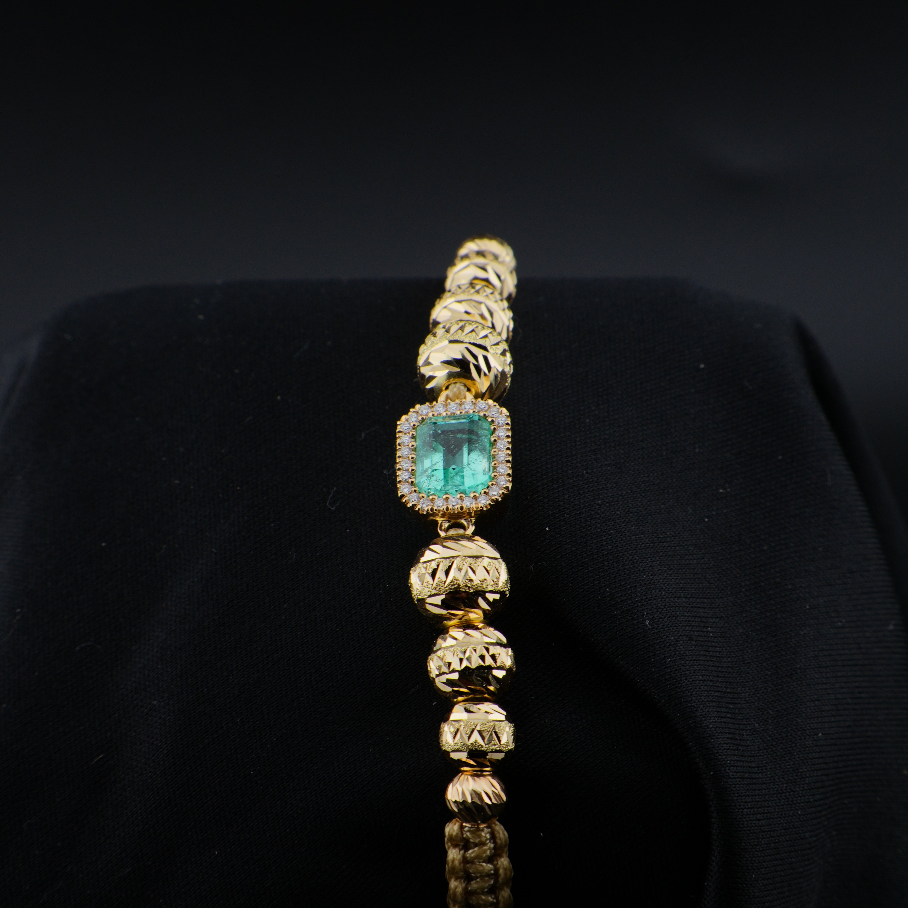 Pulsera Tejida en Oro de 18K con Esmeralda Natural de 2.00 ct y 26 Diamantes | Pieza Única