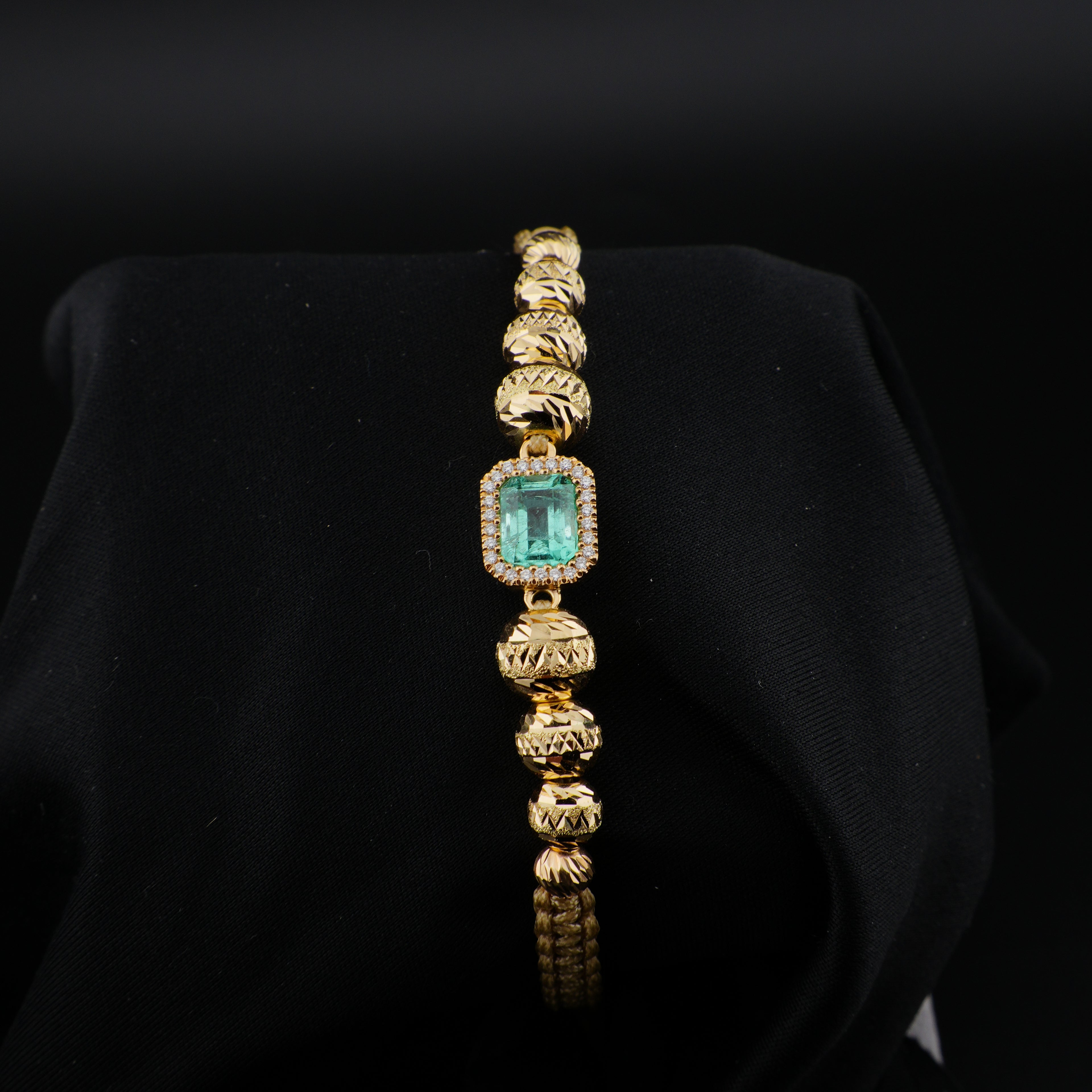 Pulsera Tejida en Oro de 18K con Esmeralda Natural de 2.00 ct y 26 Diamantes | Pieza Única