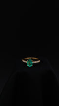 Anillo Serena con esmeralda natural ovalada y diamantes naturales